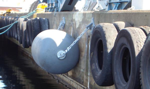 White Color Small Size Pneumatic Rubber Fender Ship Dock Protection