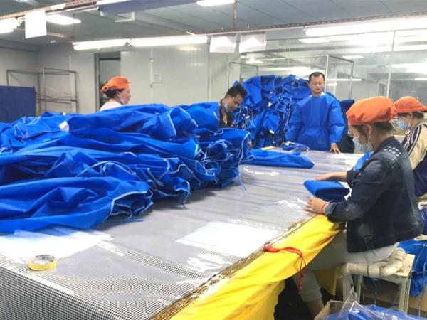 Blue Large Size Disposable Isolation Gowns Non Woven Poly Coated Waterproof