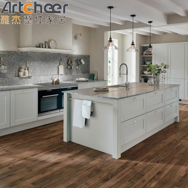 Ilha de cozinha moderna de laca preta com design modular e portas de compensado