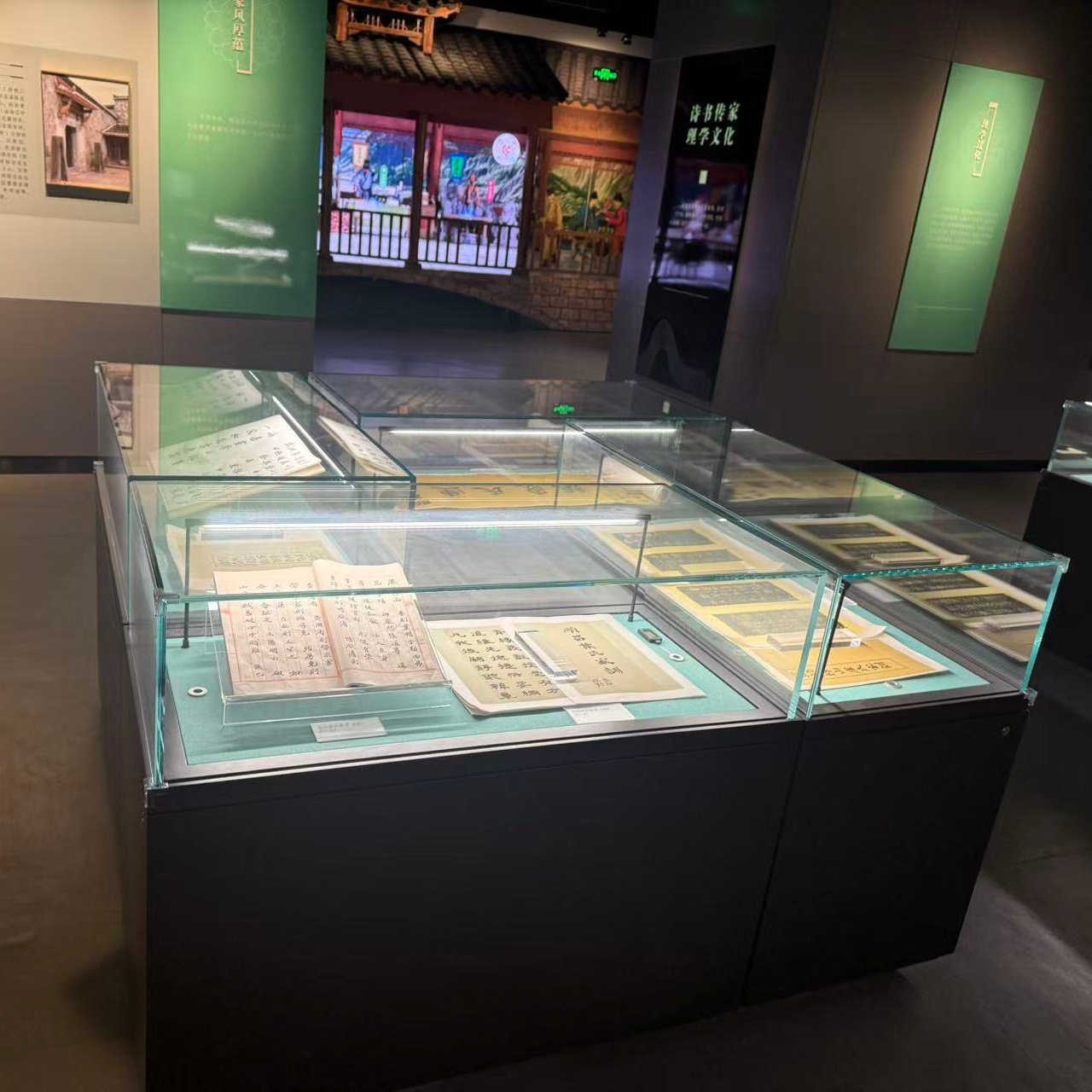 Five Transparent Panels Counter Display All-angle View with Climate Module for