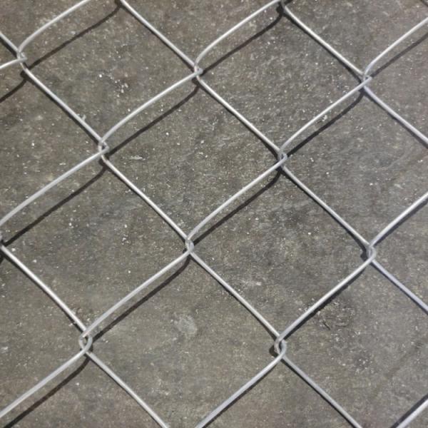 Горячее погружение гальванизируя сетку 4.5mm цепную ограждая серебр для промышленное жилого