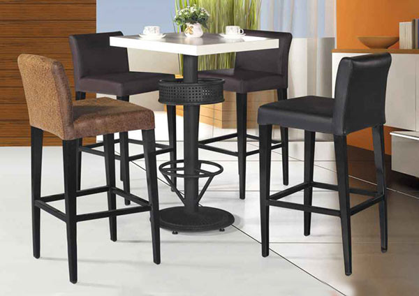 Черные кожаные барные стулы с задними частями кроют кожей стулья высоты счетчика 41x41x110cm