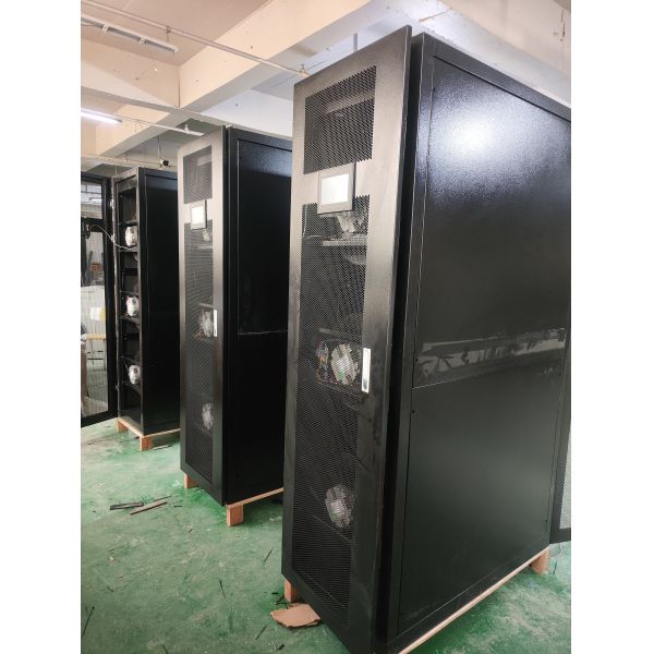 Cooling Capacity 42.5KW In Row Air Cooled Precision Data Center HVAC R410A Refrigerant