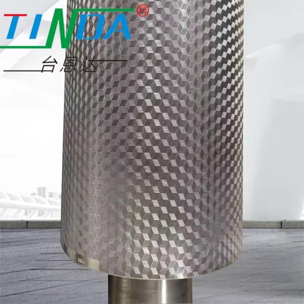 Rouleau industriel cylindrique métallique sur mesure pour l'emboutissage de pr