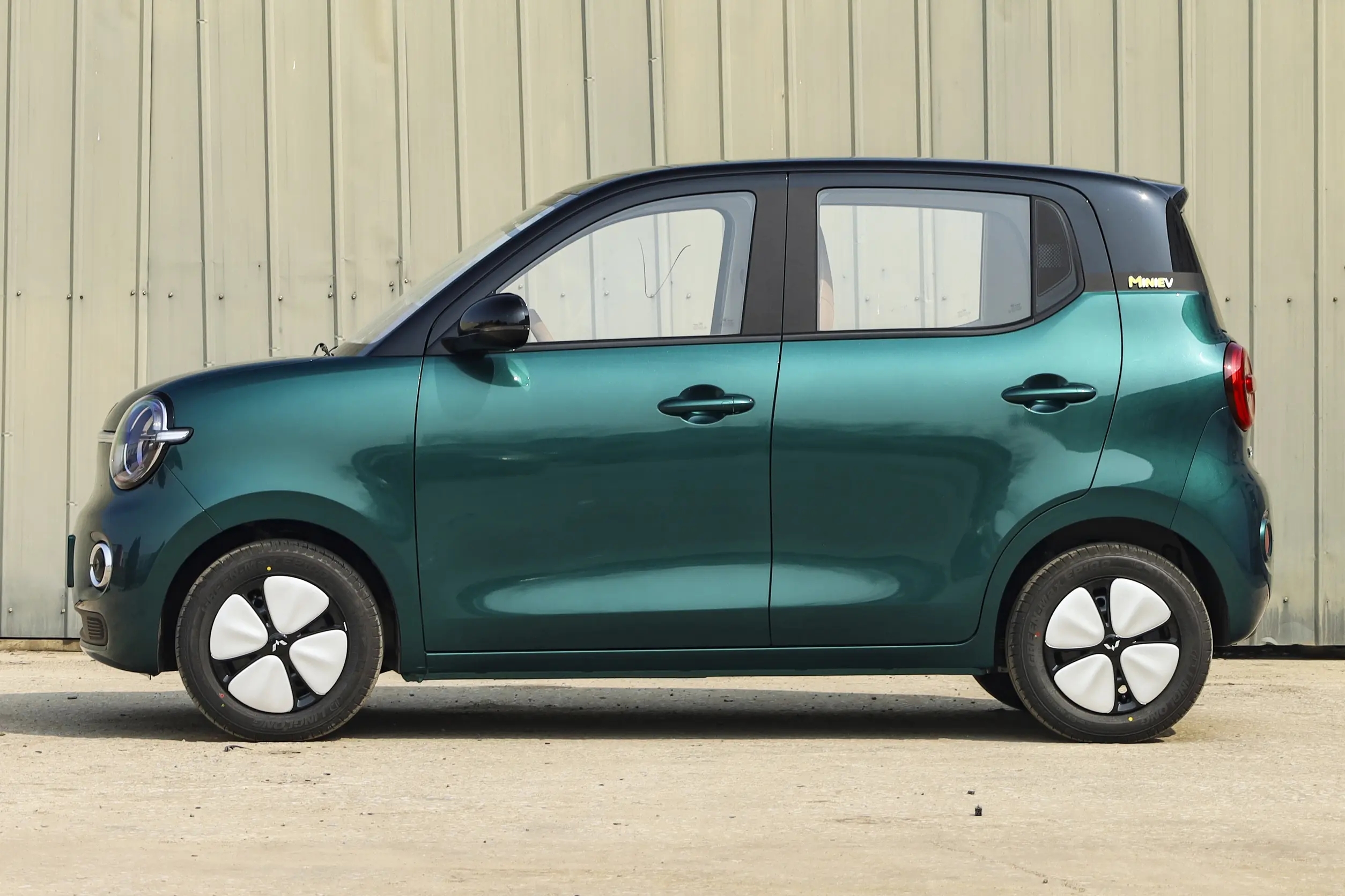 Wuling Hongguang Mini EV 5th Generation Export Version 4-Door 4-Seater EV