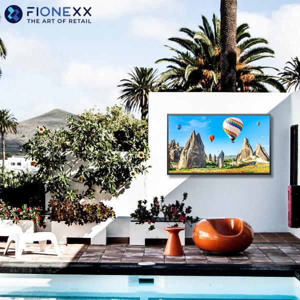 IP66 Signalización digital impermeable y pantallas de televisión al aire libre 2K 4K pantalla LCD exterior VS pantallas LED para publicidad al aire libre