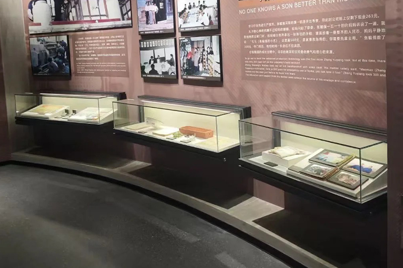 Wall Mount Museum Exhibit Cases Built In LED UV Proof Glass For Historical Archives