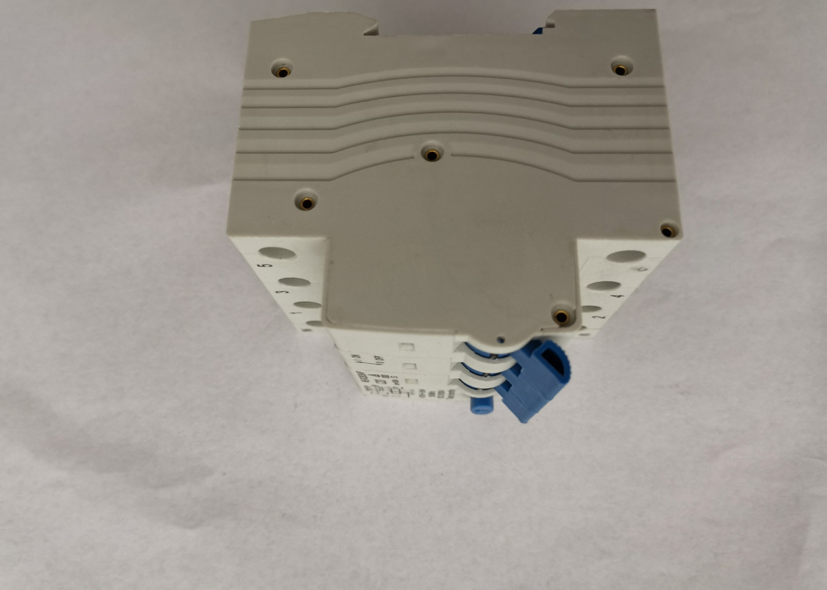 тип автомата защити цепи предохранения от перегрузок по току 4P RCBO электронный