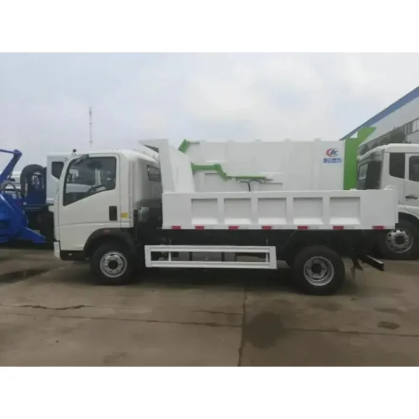 HOWO 5 Ton Tipper Dump Truck Hydraulic Lift For Engineering Projects