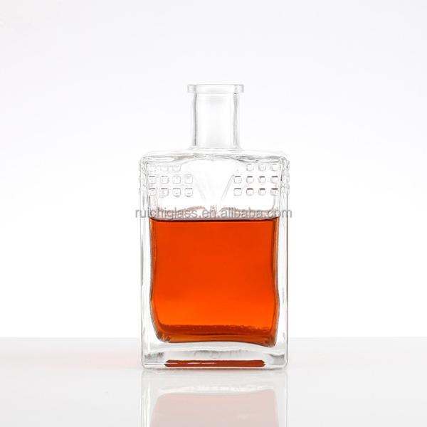 Customize Sealing Type Empty Clear Glass Liquor Bottle 700ml 750ml Vodka Rum Bottle