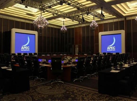 P1.6 Indoor HD LED Video Walls , SMD1010 Large Screen Display Solutions with 14bit Gray Grade