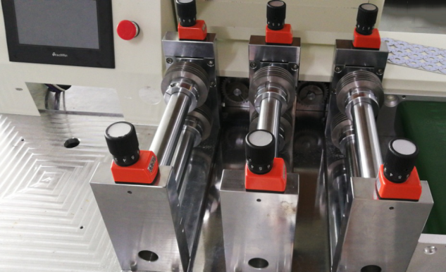 LED Aluminum Board Multi Groups Blade PCB Separator , Multiple Blades PCB Cutting Machine,Depanel Machine YSVJ-650