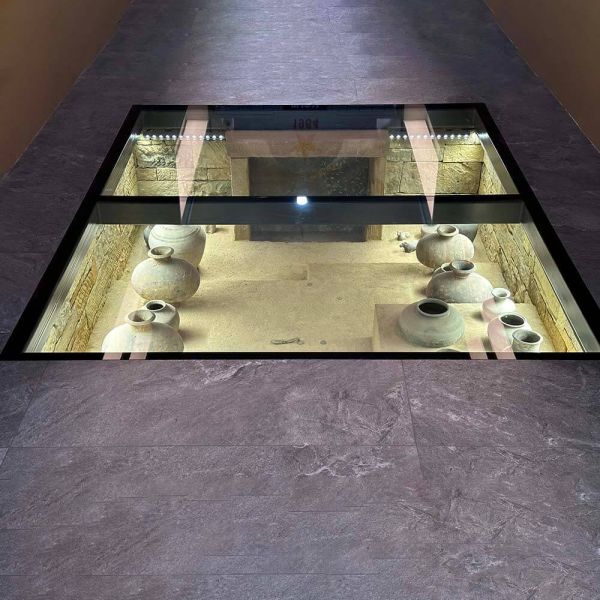 High Strength Glass Floor Integrated Display Cabinet Customized LED Lighting