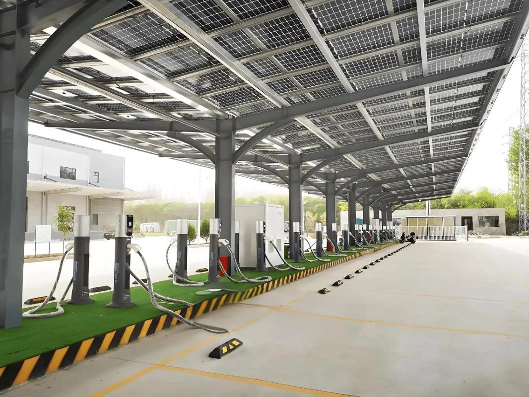 Hot Dip Galvanized Solar PV Carports Q235B 2.5M 3.5M Solar Panel Rails And Brackets