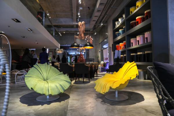 High replica Colorful bloom easy chair flower shape chair bloom lounge chair in fabric modern calssic lougne chair