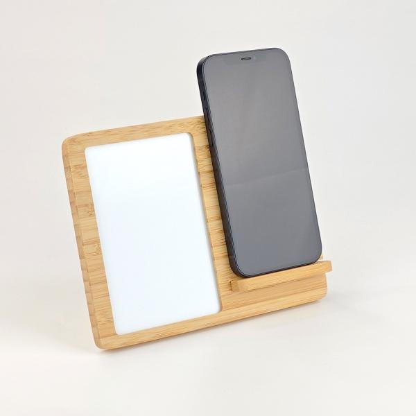 Cadre de photo de bureau en bambou en blanc sur mesure avec chargeur sans fil pour l'impression de photos par sublimation
