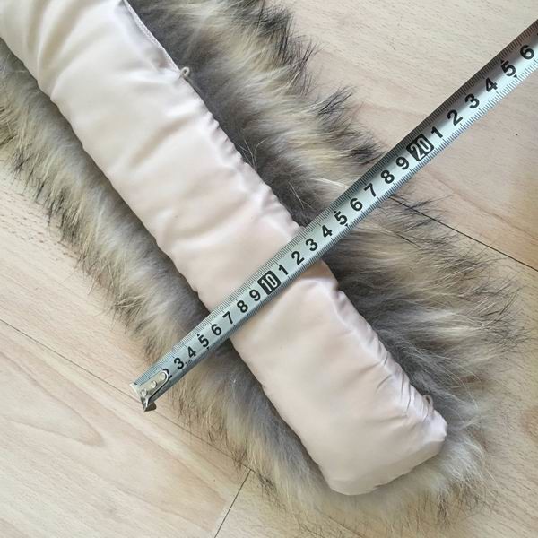 Воротник мягко пушистого ровного естественного цвета воротника меха енота большой длинный отделяемый для куртки зимы