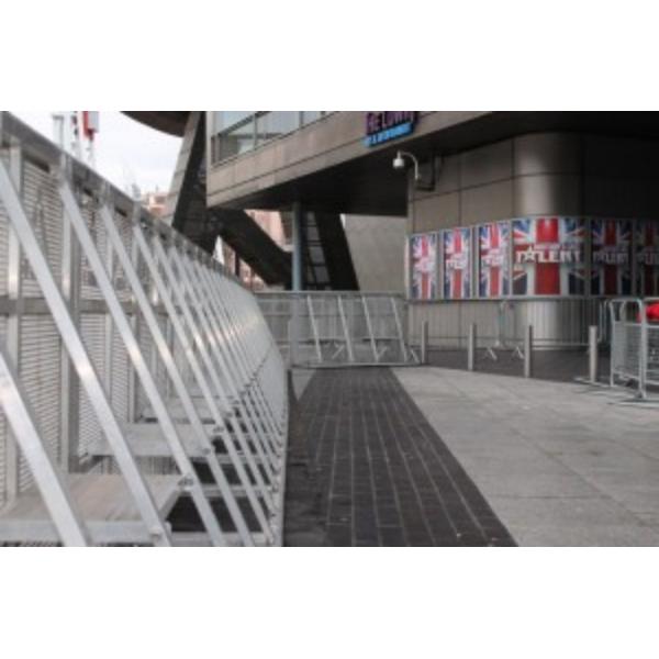 Crowd Security Control Barriers / Folding Silver Mojo Barriers Easy Assemble