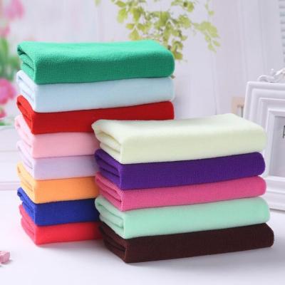 Des serviettes polyvalentes en microfibre non abrasive sans bordure personnalisées avec un toucher doux