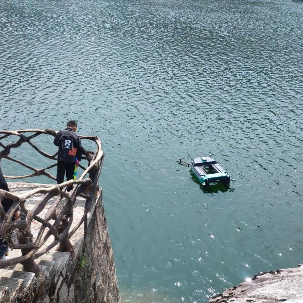Splashproof Driverless Hydrographic Survey Vessel Automatic Lifting Garbage Baskets