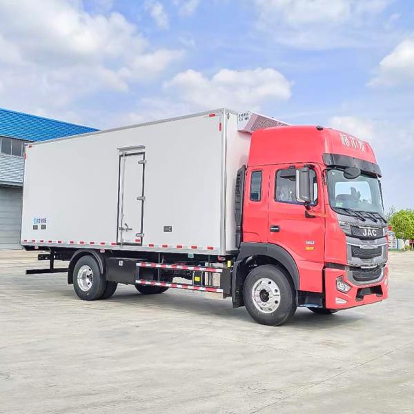 Long and Short Distance Fresh Food Delivery Made Easy with Jianghuai 30 Minute Refrigeration 6.8 Meter Refrigerated Truck