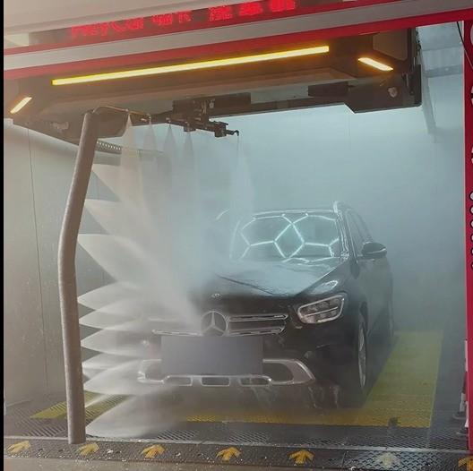 Effortless 5 min Automatic Touch Free Car Wash with Water Spraying Machine and Pressure Water Cleaning