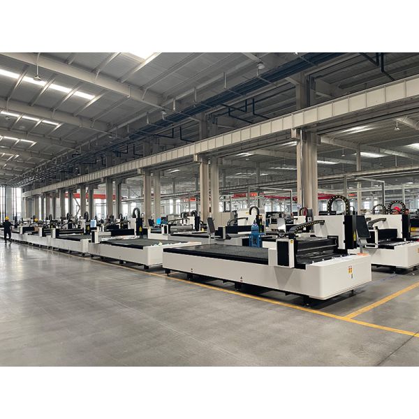3015E fiber laser cutter Fiber CNC Laser Cutting Machine 3Kw 6Kw 380V 3 Phase 50 - 60Hz
