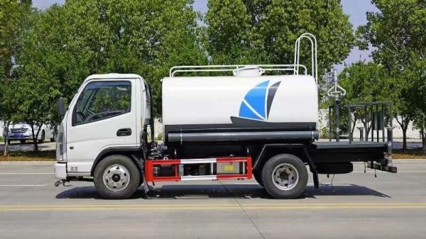 Water Sprinkler Truck Plant 's Latest Diesel Fuel Type Water Tanker Truck with Remote Water Gun