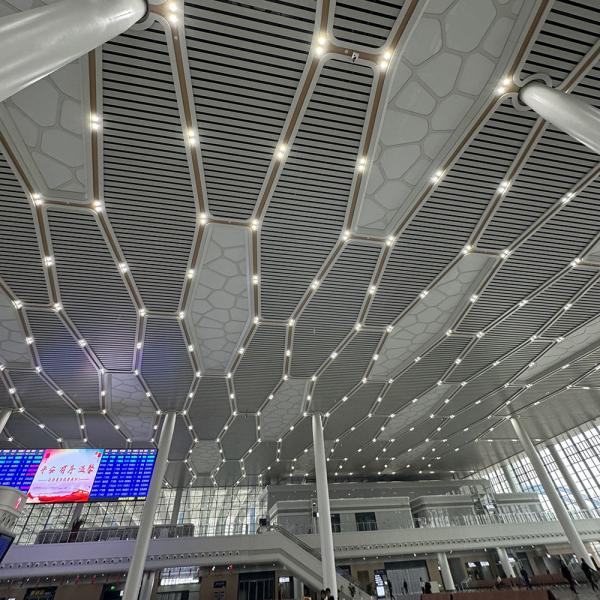 Des plafonds suspendus en aluminium à profil en aluminium U, écologiques