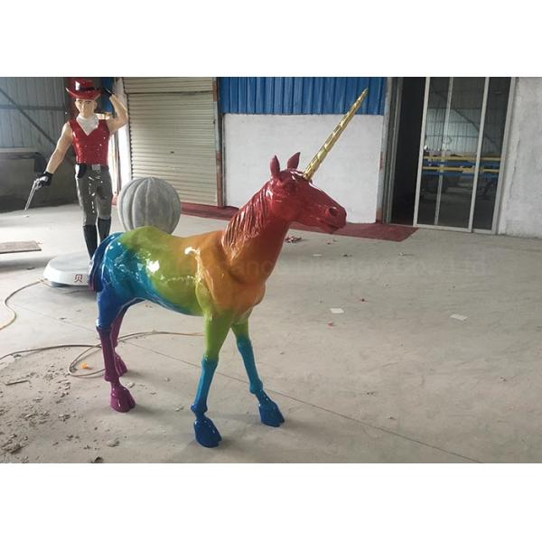 Decoración artificial del día de fiesta del cuerno de Unicorn Fiberglass Animal Statues Gold del arco iris