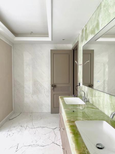 Tableau de salle de bains de luxe à veines vertes