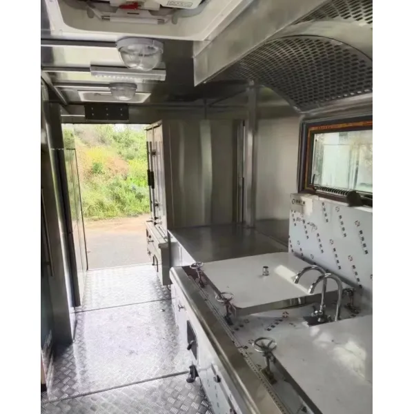 Professional-Grade Dongfeng 6X6 off-Road Self-Propelled Kitchen Vehicle Motorhome