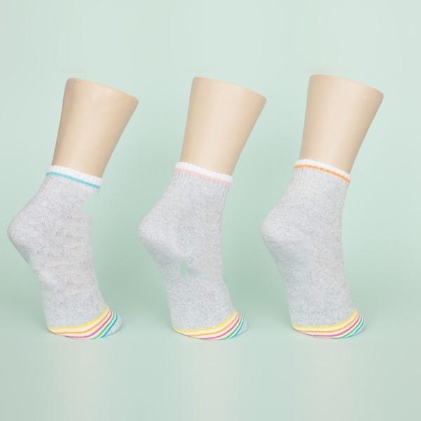 La couleur respirable d'été barre les socquettes grises des hommes avec des matériaux d'Elastane