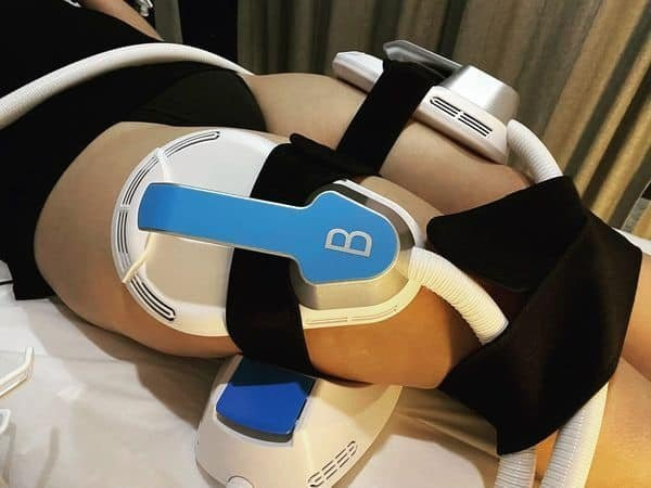 Черная уменьшая мышца машины 3000W Ems красоты строит тело  контуря двойные ручки