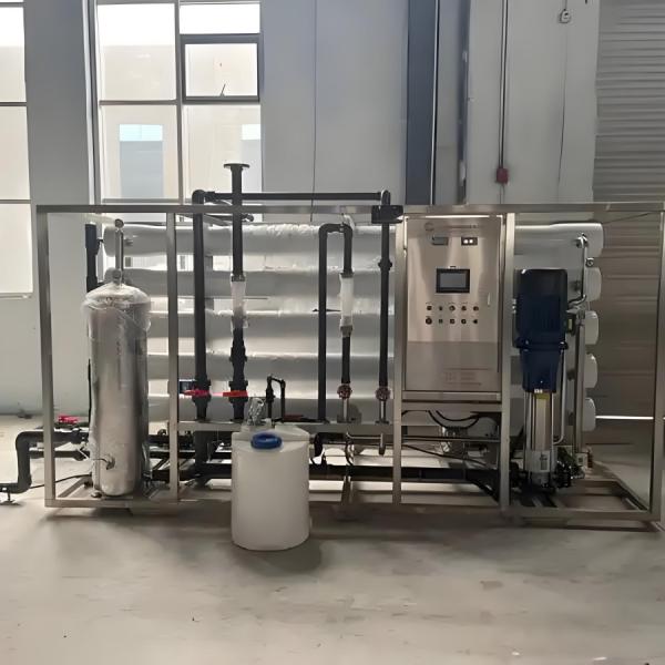 Produit de cosmétiques, d'épices Système RO automatique fournit de l'eau pure 3000L/h 2900*1000*2000mm
