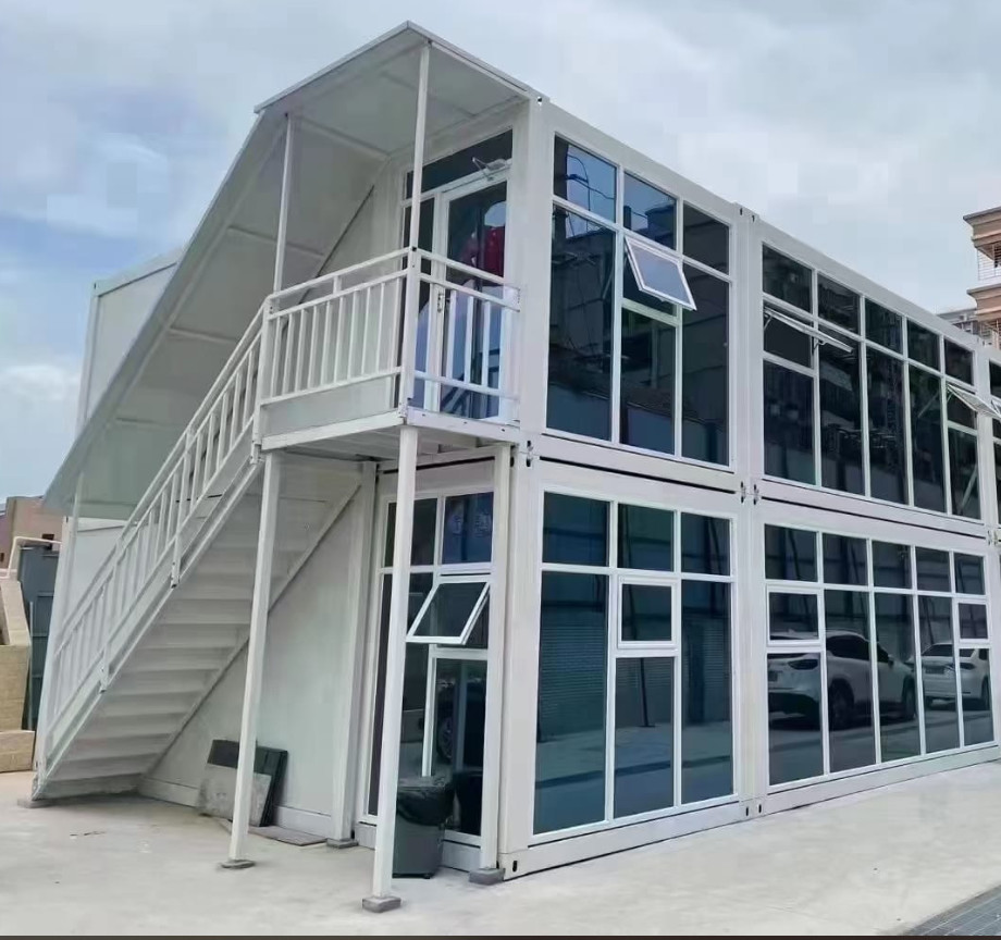 Steel Door Prefabricated Container House 20ft 40ft Modular Steel Container Homes