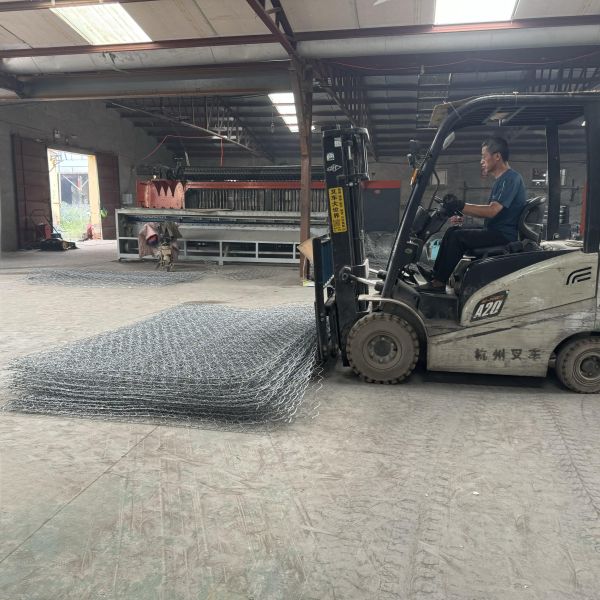Galvanized Wire Gabion Retaining Wall Durable Three Twist Weaving Type 2.2mm Lacing Wire Strong Structure for Soil Stabilization