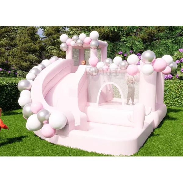 Castillo de salto animoso blanco inflable rosado en colores pastel de la casa inflable de la despedida de las muchachas