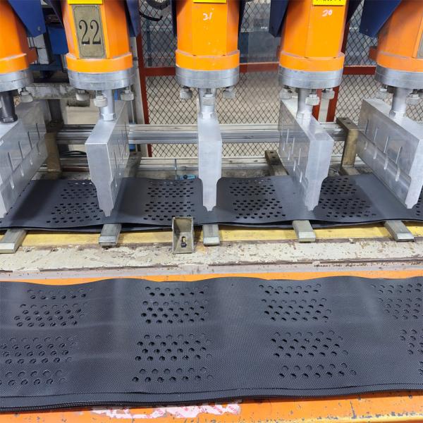 Géocelle HDPE perforée texturée pour le renforcement du sol routier / colline / pente 100-445 mm