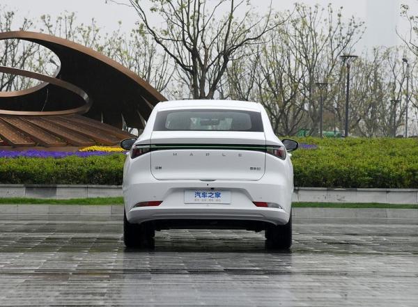 純電動車 ジーリー・カオ・カオ 60EV 交換可能なバッテリーと415kmの走行距離 & 150km/h最高速の高速充電