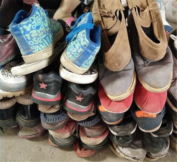 All summer sports shoes，used shoes，old shoes，second hand shoes，used bag，used cloth。