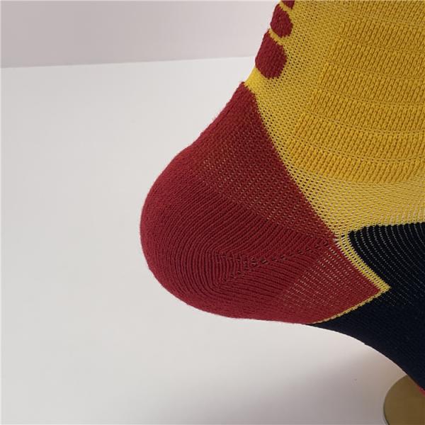Breathable Quick Dry Beauty Socks for Men Custom Logo Regular Style Athletic Grip Socks