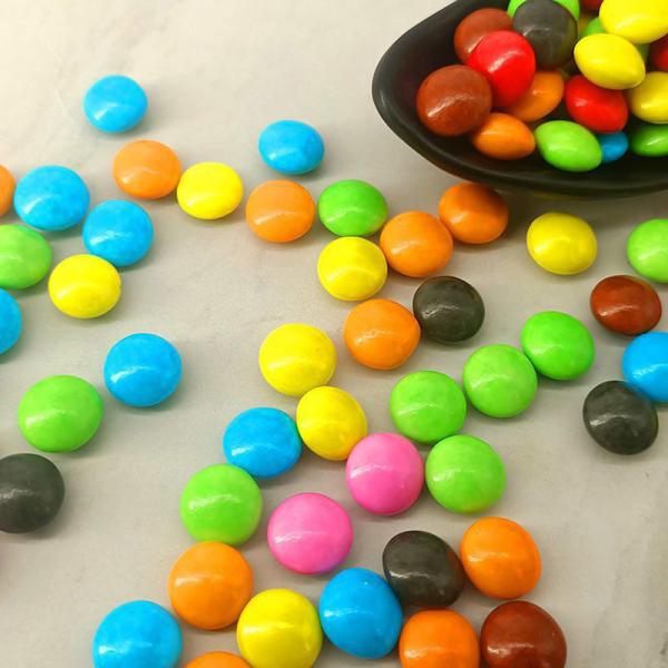 Gros de bonbons chinois en vrac et chocolats variés Chocolat blanc coloré Grains durs de chocolat