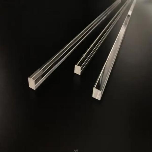 Tubes en verre de quartz translucide personnalisés résistants à la chaleur avec une extrémité ouverte pour laboratoire industriel