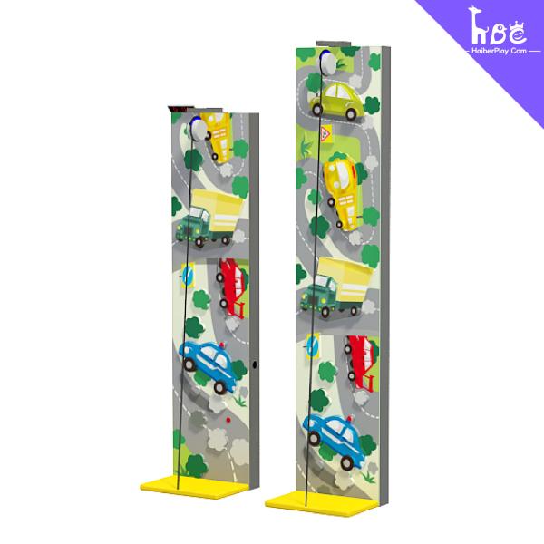 Mur d'escalade intérieur pour enfants avec harnais de sécurité