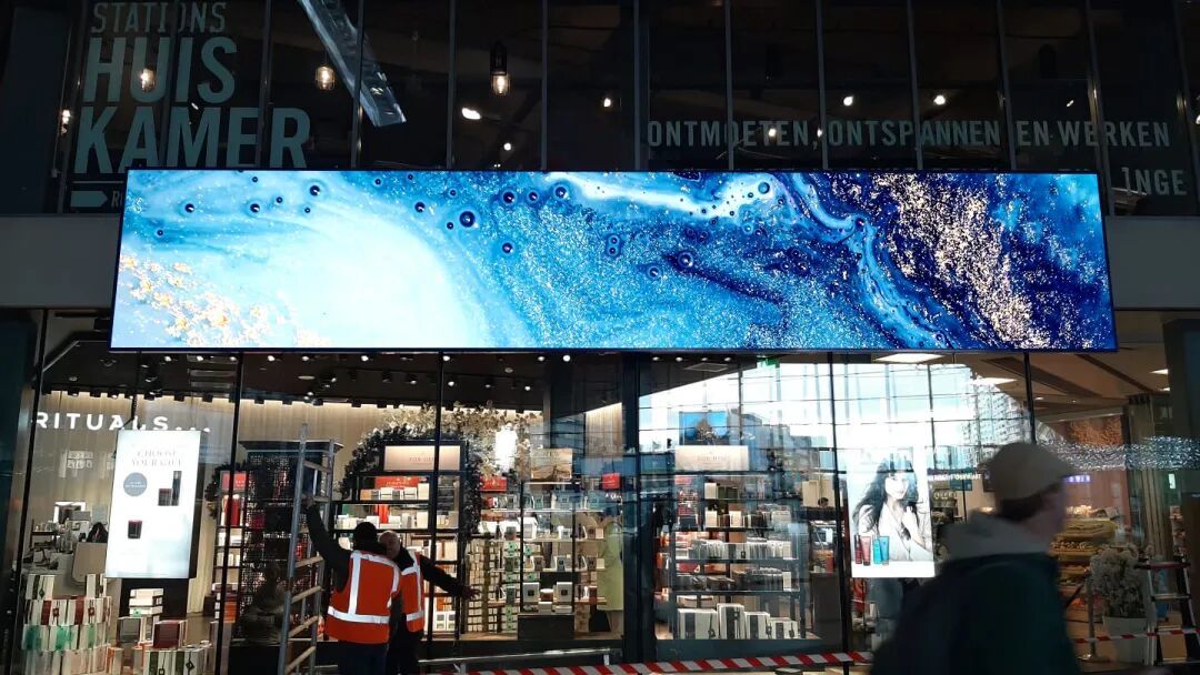 P2.5 Ultra HD Fixed Installation LED Display 6500 Nits IP65 Weatherproof 3840Hz Refresh