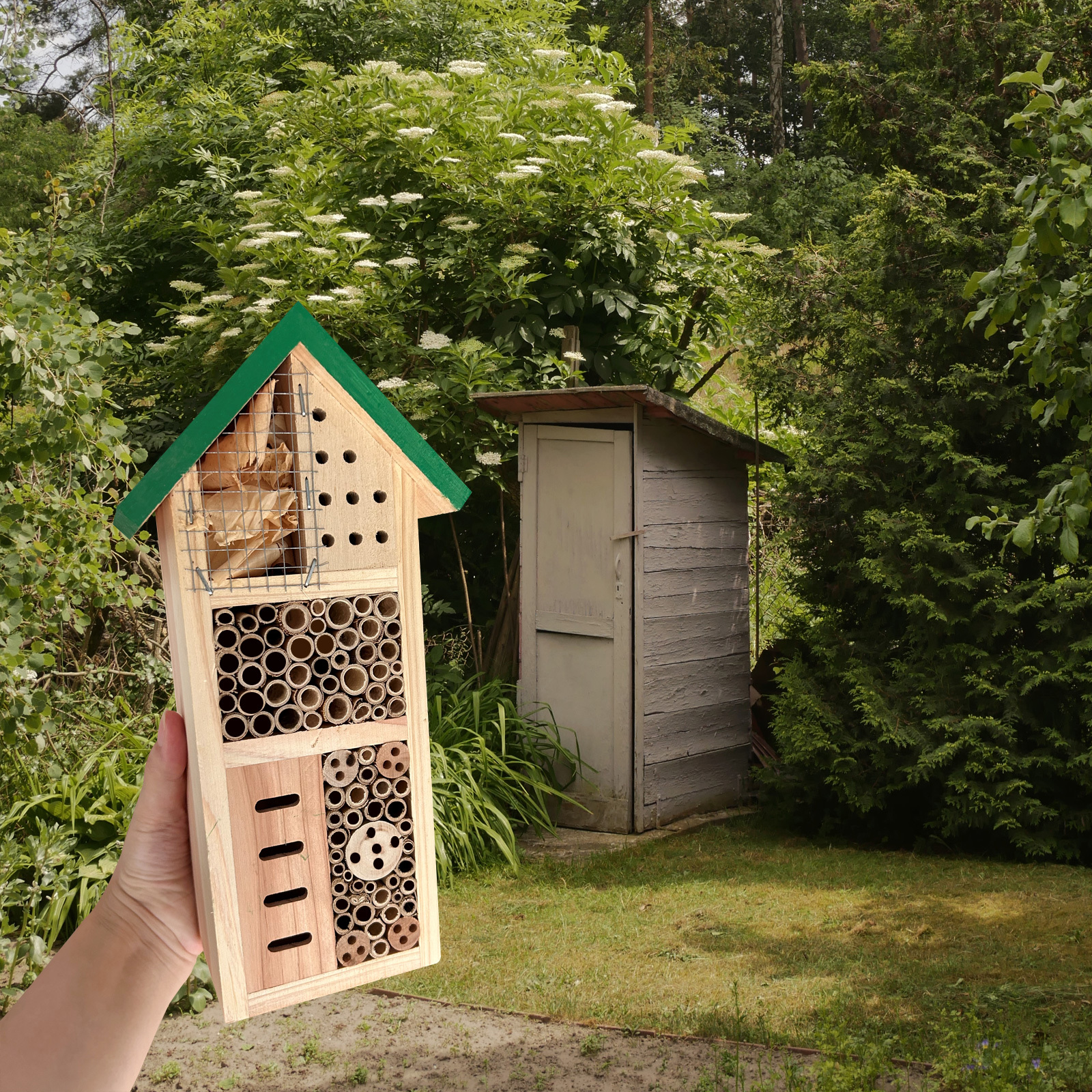 Outdoor Hanging Bee Hotel Insect House, Natural Bamboo Tube Bee Nest Pollinator Habitat for Garden