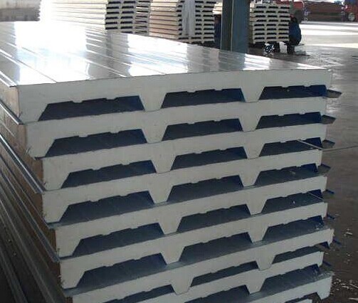 White Fire Rating B1 PU Roof Panel 1000mm Width For Superior Roofing Solutions