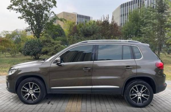 Tiguan 2015 1.8TSI Automatic 2WD Luxury Model SAIC Volkswagen Compact SUV Gasoline 1.8T 160HP L4 6-speed Manual