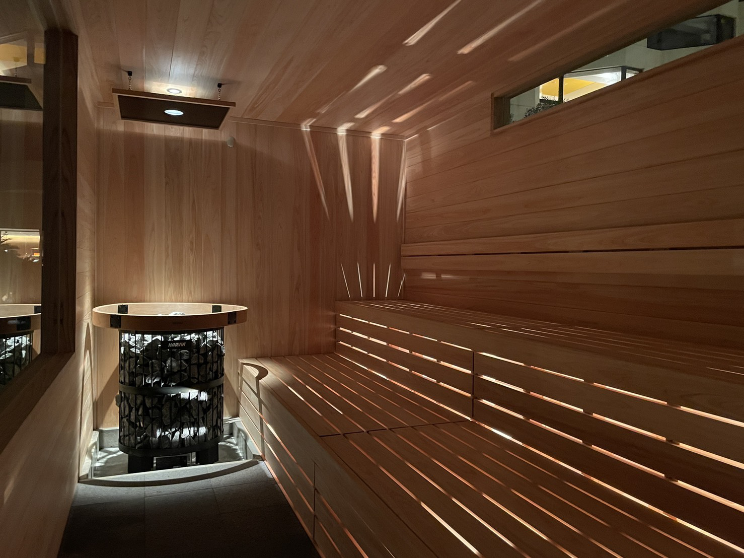 20GP Mobile Sauna Container House Sauna Room Waterproof Insulated Steel Structure for Resort Backyard Spa Relaxation Use